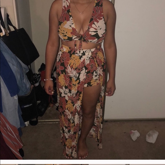 Dresses & Skirts - A two piece Hawaiian outfit!❤️